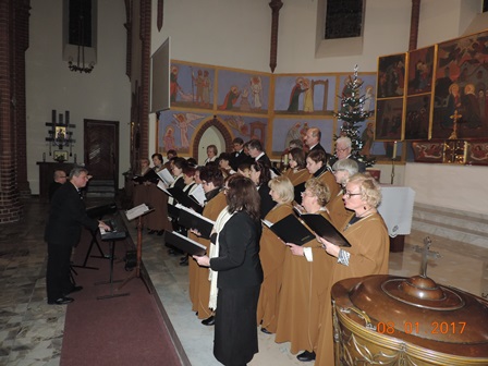 Noworoczny koncert kolęd w wykonaniu dwóch chórów: Ancantarena z naszej parafii i Effatha ze Starołęki Małej.
